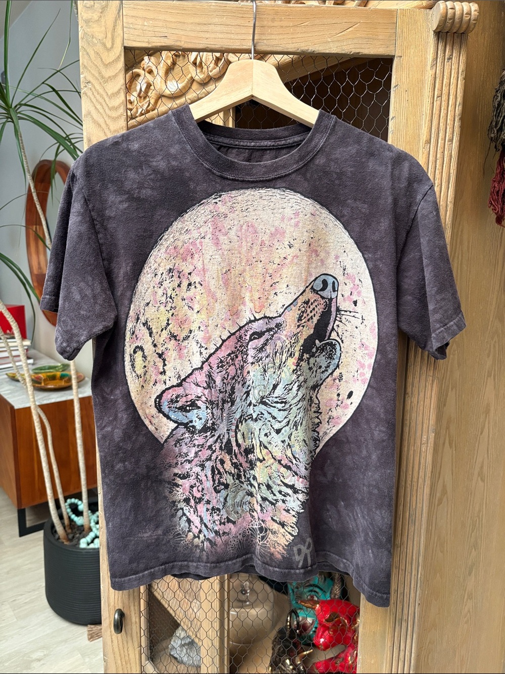 The Mountain x Dean Russo Animal Rescue Howling Wolf T-Shirt